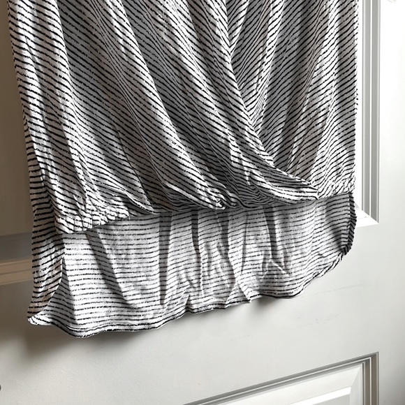 Black & white striped Guess tank top - Picture 4 of 5